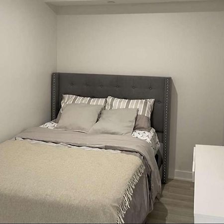 Cozy Fort York Condo โตรอนโต ภายนอก รูปภาพ