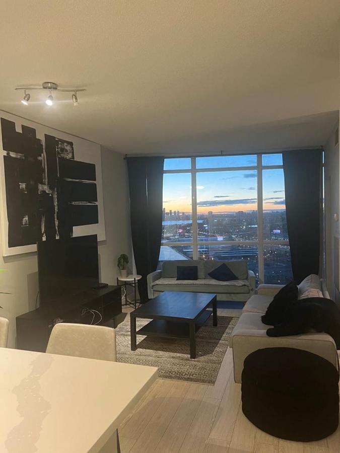 Cozy Fort York Condo โตรอนโต ภายนอก รูปภาพ