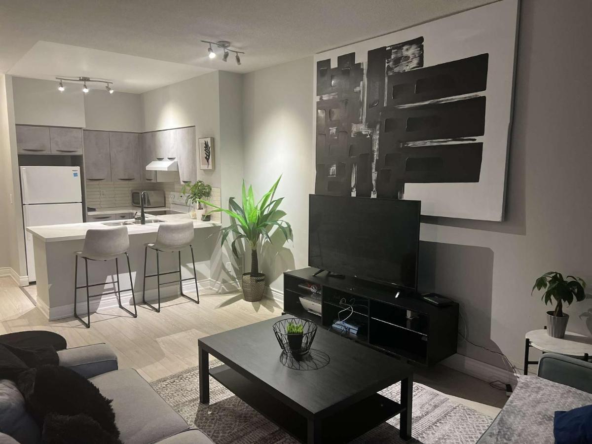Cozy Fort York Condo โตรอนโต ภายนอก รูปภาพ