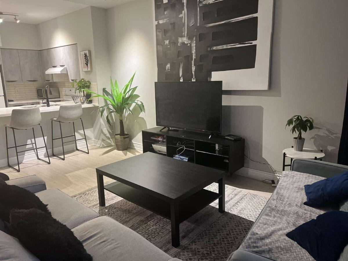 Cozy Fort York Condo โตรอนโต ภายนอก รูปภาพ