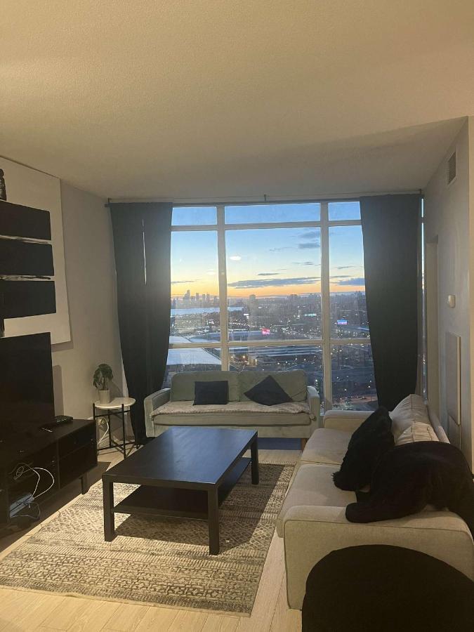 Cozy Fort York Condo โตรอนโต ภายนอก รูปภาพ