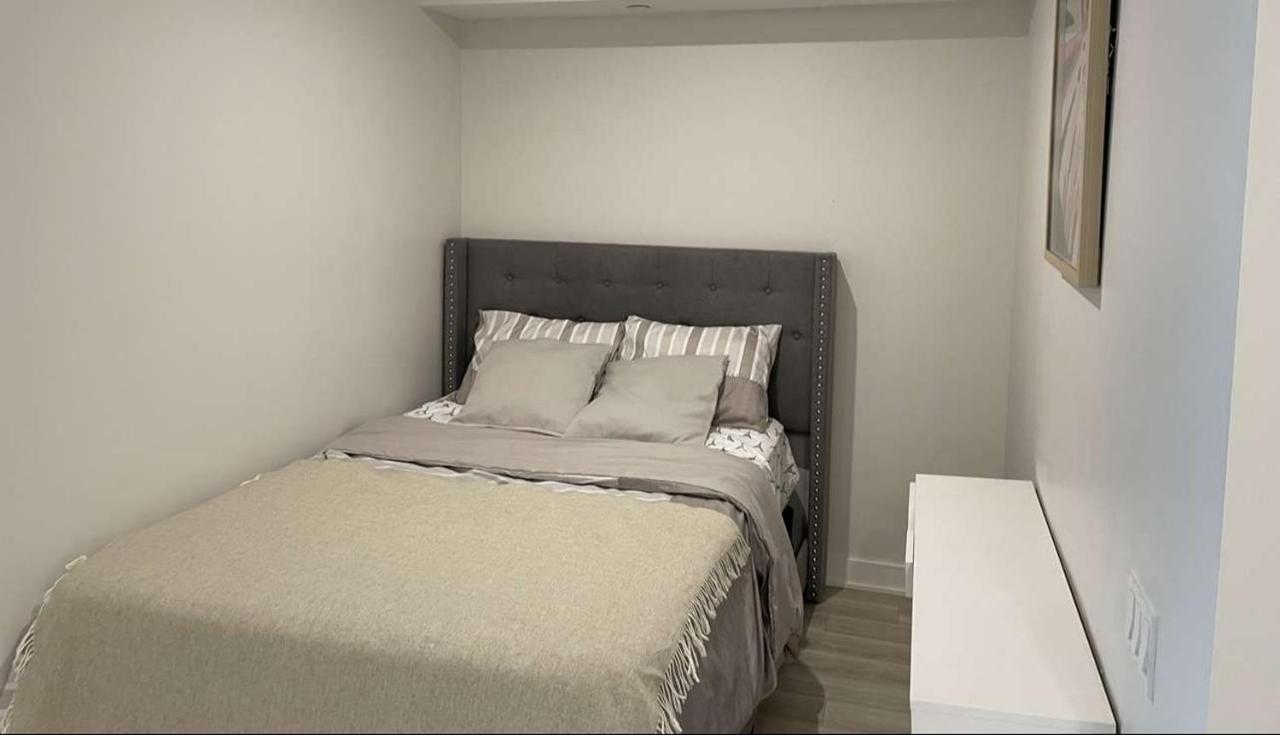 Cozy Fort York Condo โตรอนโต ภายนอก รูปภาพ