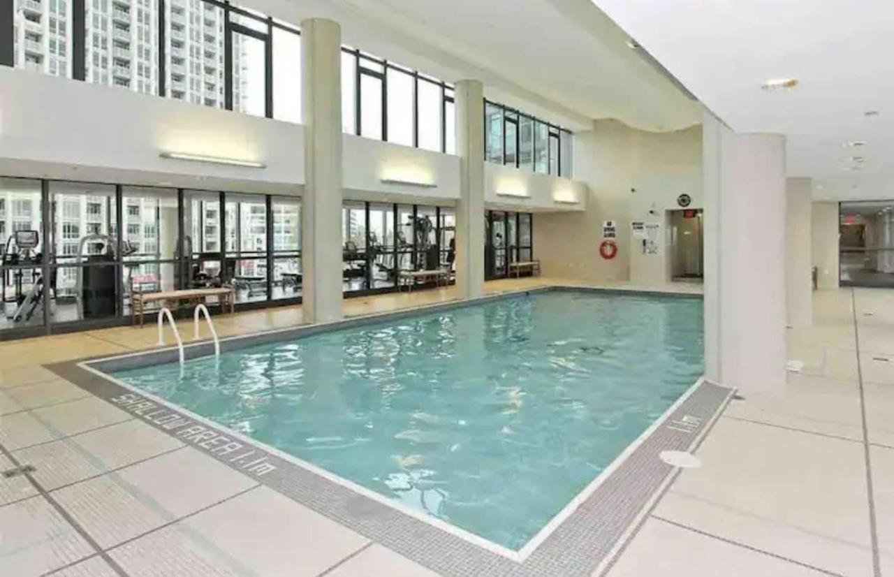 Cozy Fort York Condo โตรอนโต ภายนอก รูปภาพ
